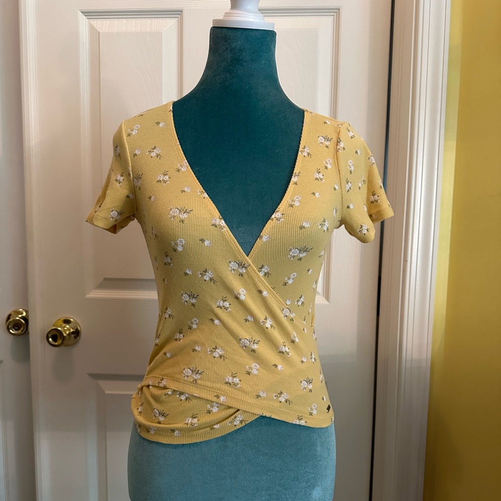 Hollister v-neck baby tee